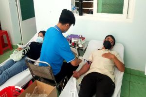 Đoàn viên, công nhân lao động tích cực tham gia hiến máu