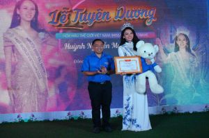 Tỉnh đoàn tặng bằng khen cho Hoa hậu Huỳnh Nguyễn Mai Phương