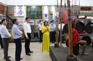 Lưu giữ và trưng bày hàng trăm hiện vật đồng bào các dân tộc