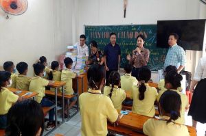 Quan tâm đến học trò nghèo ở các lớp học tình thương