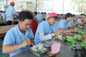 Để bữa ăn ca của công nhân đảm bảo dinh dưỡng
