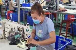 Need to attract a group of textile and garment enterprises to sign a collective labor agreement