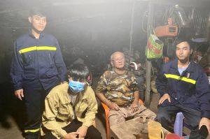 Dũng cảm cứu người giữa dòng nước xiết