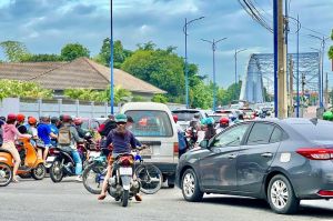 Đề ra giải pháp giải tỏa ùn tắc giao thông