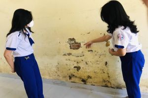 Trường THPT Nguyễn Hữu Cảnh vất vả chống ngập