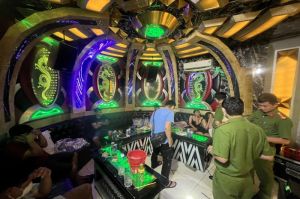 Lật tẩy tụ điểm ma túy trong quán karaoke