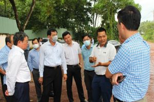 Applying biological methods to treat livestock waste