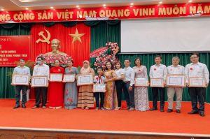 Người phụ nữ dân tộc Chăm và giấc mơ thoát nghèo