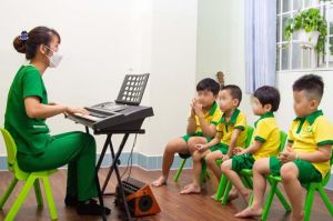 Cha mẹ cần trở thành chuyên gia trong can thiệp trẻ tự kỷ