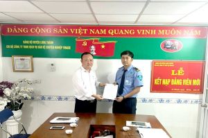 Kết nạp đảng viên mới trong doanh nghiệp