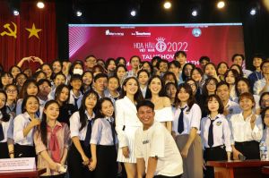 Hoa hậu Mai Phương giao lưu với hơn 1 ngàn sinh viên Trường Đại học Đồng Nai