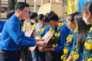 Sôi nổi ngày hội chào năm học mới