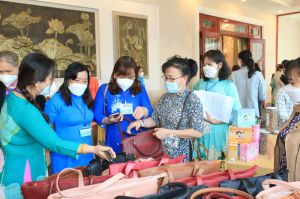 Chi hội trưởng phụ nữ gương mẫu