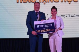 Trường Cao đẳng Sonadezi: Tiếp nhận 400 triệu đồng học bổng tại lễ khai giảng