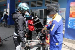 Giá xăng dầu tiếp tục giảm