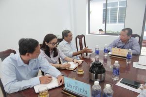 Đại biểu HĐND tỉnh Huỳnh Việt Cường tiếp công dân tại xã Phú Thạnh