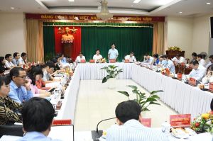 Phải bình tĩnh điều hành tháo gỡ khó khăn cho doanh nghiệp và người dân