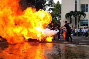 Huấn luyện PCCC cho công chức, viên chức làm việc tại Trụ sở khối Nhà nước tỉnh