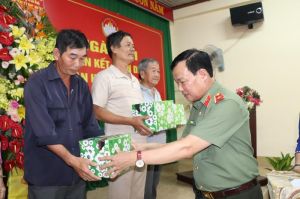 Phát huy tinh thần đại đoàn kết, tinh thần tương thân tương ái