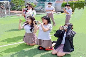 Có nên cho học sinh sử dụng điện thoại trong lớp?