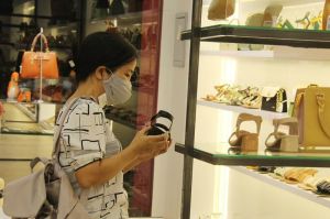 Thời trang Việt “ngóng” mùa kích cầu mua sắm cuối năm