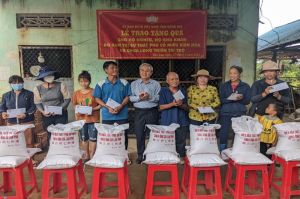 Giảm nhẹ khó khăn cho người nghèo