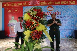 Thường vụ Tỉnh ủy dự Ngày hội đại đoàn kết tại H.Tân Phú