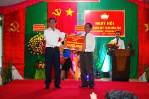 Sôi nổi Ngày hội đại Đoàn kết toàn dân tộc tại khu phố Long Đức 2