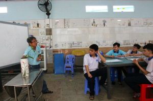 Người thầy 25 năm dạy vẽ miễn phí cho học sinh khiếm thính