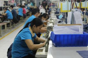 Doanh nghiệp nỗ lực duy trì việc làm cho người lao động