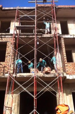 Ngành xây dựng cũng lao đao khi bất động sản đóng băng