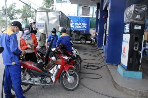 Giá xăng dầu giảm nhẹ