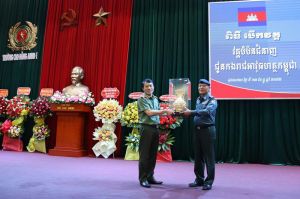 Bồi dưỡng nghiệp vụ cho lực lượng Hiến binh Hoàng gia Campuchia