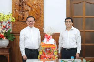 Lãnh đạo tỉnh thăm và chúc mừng Lễ Giáng sinh các tổ chức, chức sắc tôn giáo