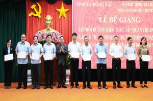 Bế giảng lớp “Quản trị an ninh và quản trị an ninh phi truyền thống” dành cho cán bộ chủ chốt tỉnh