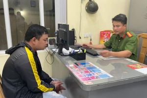 Bắt đối tượng cướp tiền của khách tại quầy giao dịch ngân hàng sau 4 giờ gây án