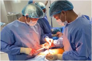 Thay khớp háng thành công cho cụ ông 104 tuổi