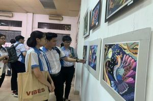 Khai mạc triển lãm Tranh nghệ thuật và bài học tốt