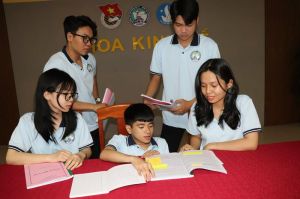 Chàng trai bị bệnh xương thủy tinh chinh phục giảng đường đại học