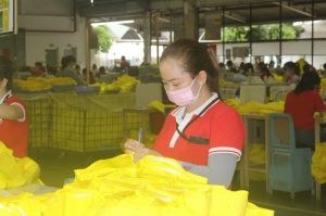 Nhiều doanh nghiệp công bố thưởng Tết cho công nhân lao động