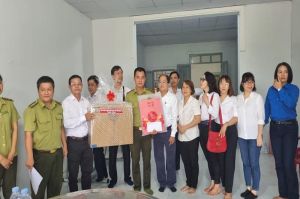 Bàn giao nhà nghĩa tình cho đoàn viên khó khăn