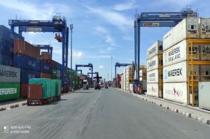 Phát triển logistics vùng Đông Nam Bộ còn bất cập