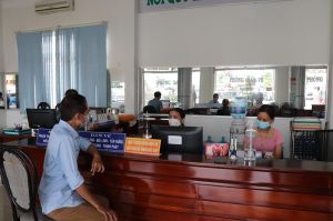 Bến xe vắng khách mua vé xe Tết