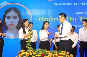 Tuyên dương 7 tập thể và 124 cá nhân sinh viên 5 tốt