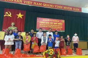 500 trẻ em có hoàn cảnh khó khăn được nhận quà tết