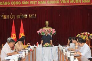 Tăng cường giáo dục để phụ nữ hiểu được vai trò của mình trong gia đình và xã hội