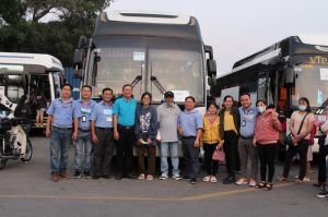 Công đoàn cơ sở và doanh nghiệp tiễn hàng trăm công nhân về quê đón Tết.