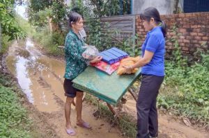 Tận tình chăm lo cho người già neo đơn