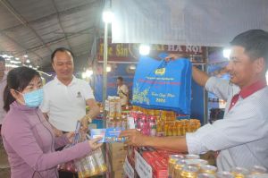 Hơn 30 ngàn lượt người lao động tham quan, mua sắm tại Chợ Tết Công đoàn