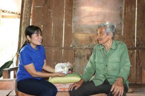 Chung tay chăm lo Tết cho người nghèo